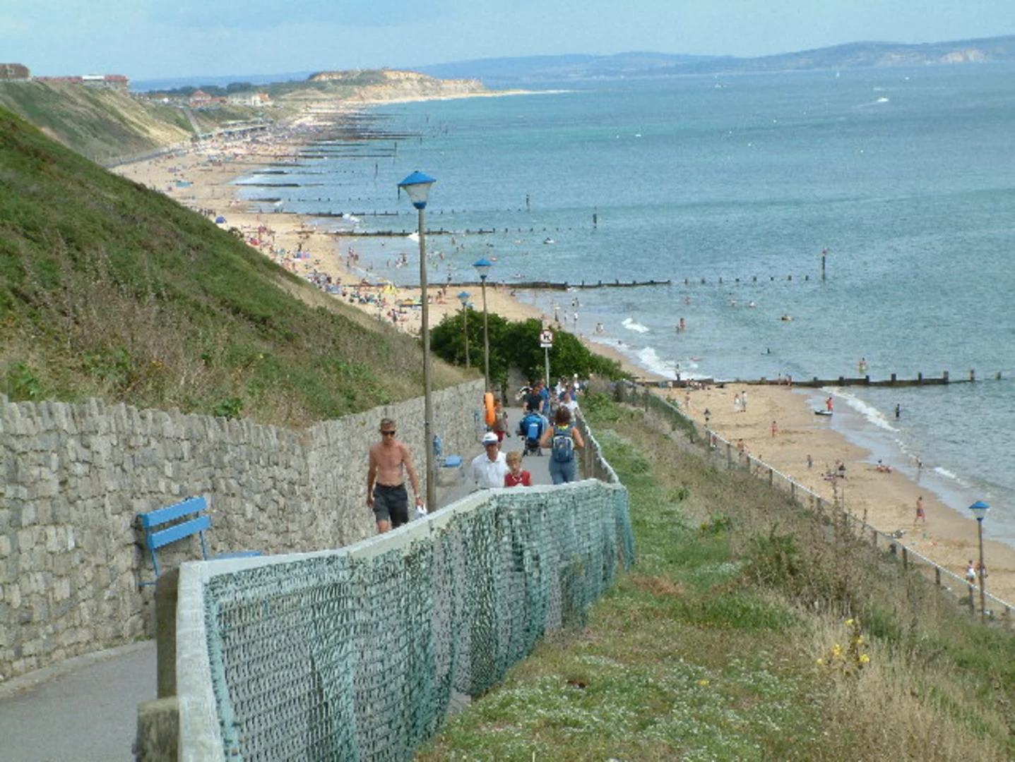 An image depicting the trail Southbourne Beach Walk and its surrounding area.