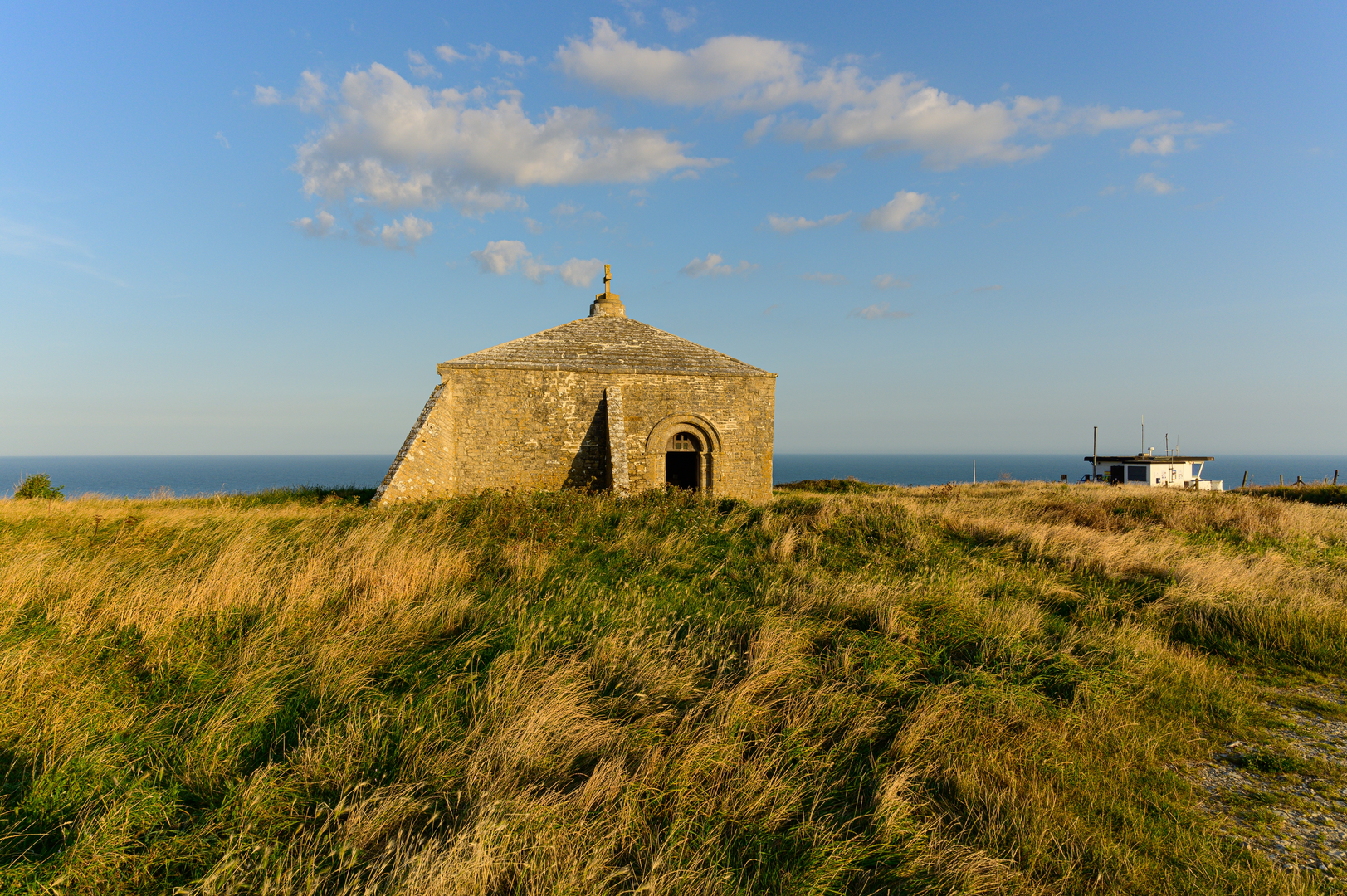 An image depicting the trail St Aldhelms Head Walk and its surrounding area.