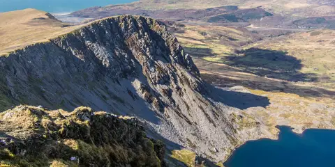 An image depicting the trail Pony Path, Tŷ Nant and Cader Idris and its surrounding area.