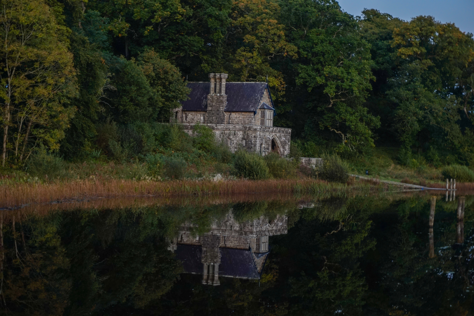 An image depicting the trail Crom Wildlife Walk and its surrounding area.