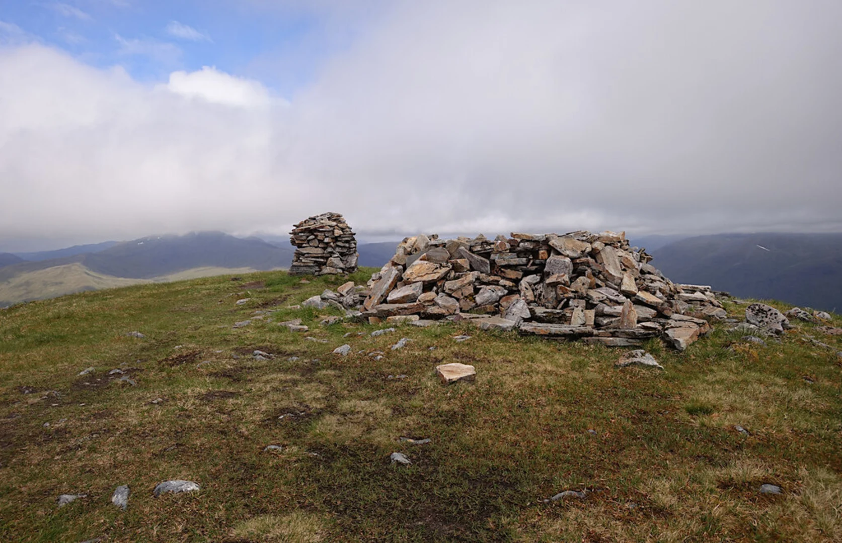 An image depicting the trail Mullach Fraoch - Choire and its surrounding area.