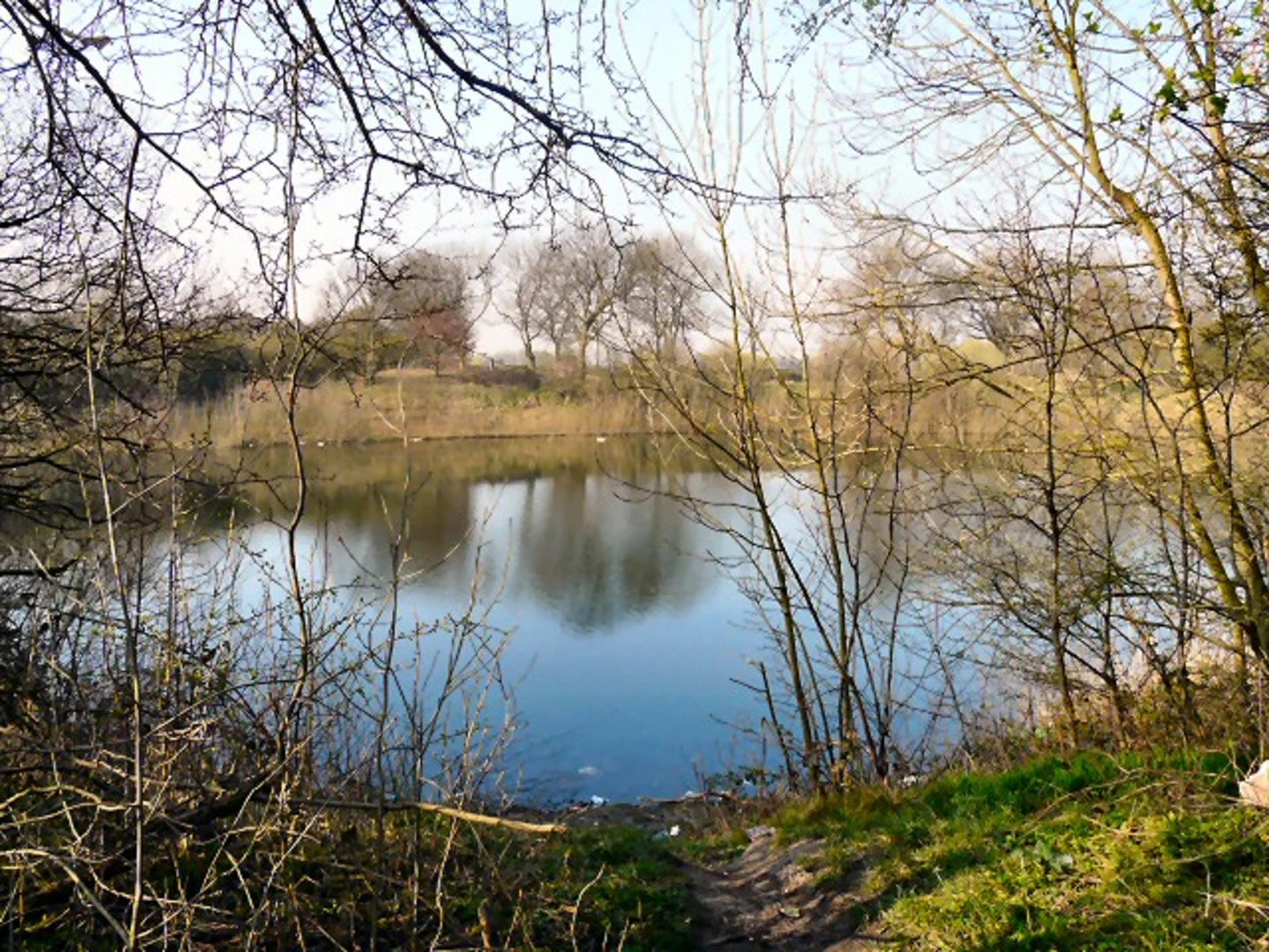 An image depicting the trail Debdale Park and Gorton Lower and Upper Reservoir Loop and its surrounding area.