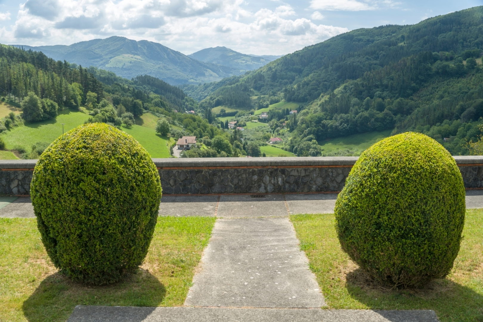 An image depicting the trail Askantxo's Bats SL GI 9 and its surrounding area.