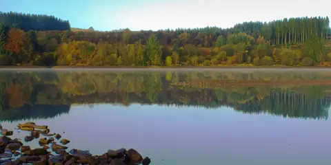 An image depicting the trail Llwyn-Onn Reservoir and its surrounding area.