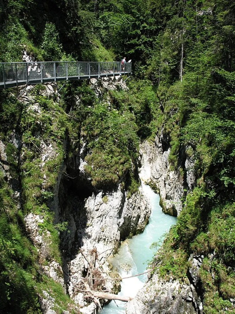 An image depicting the trail Am Gletscherschliff and Leutaschklamm Wasserfall Loop - Mittenwald and its surrounding area.