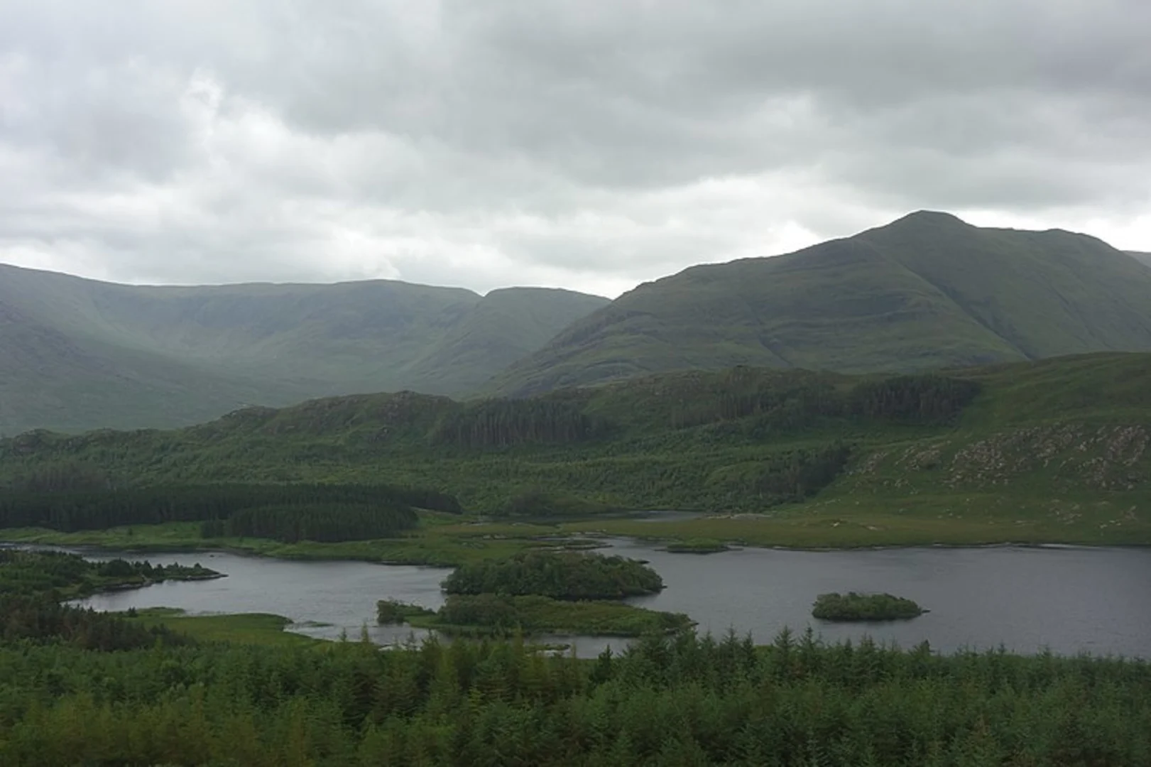 An image depicting the trail Tawnyard Hill Walk and its surrounding area.