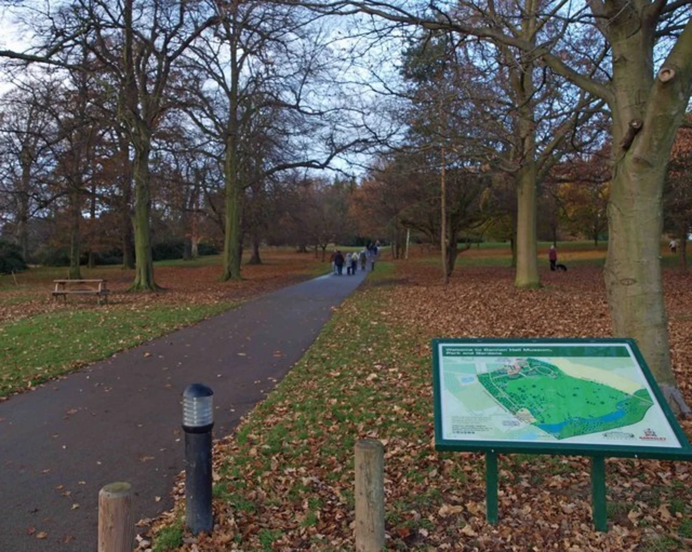 An image depicting the trail Cannon Hall Country Park Loop and its surrounding area.