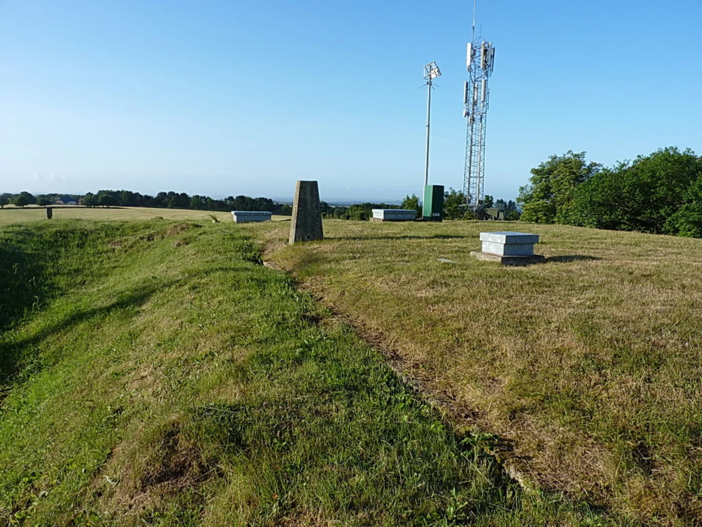 An image depicting the trail Coombe Cross Loop and its surrounding area.