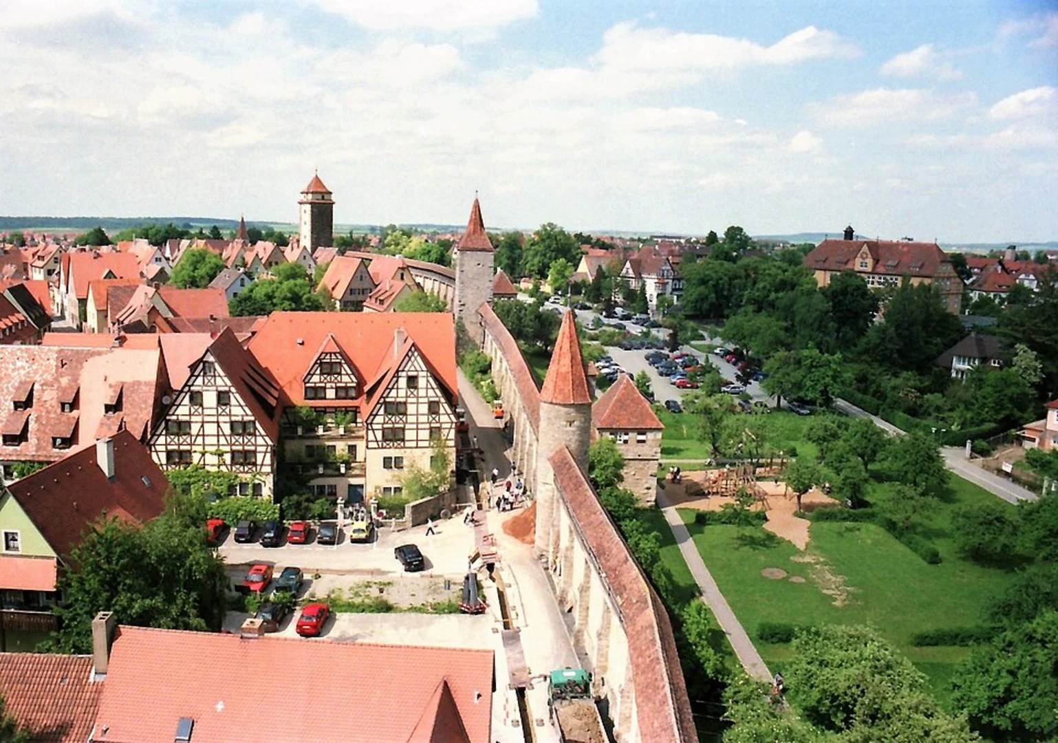 An image depicting the trail Rothenburg ob der Tauber to Neusitz Walk and its surrounding area.