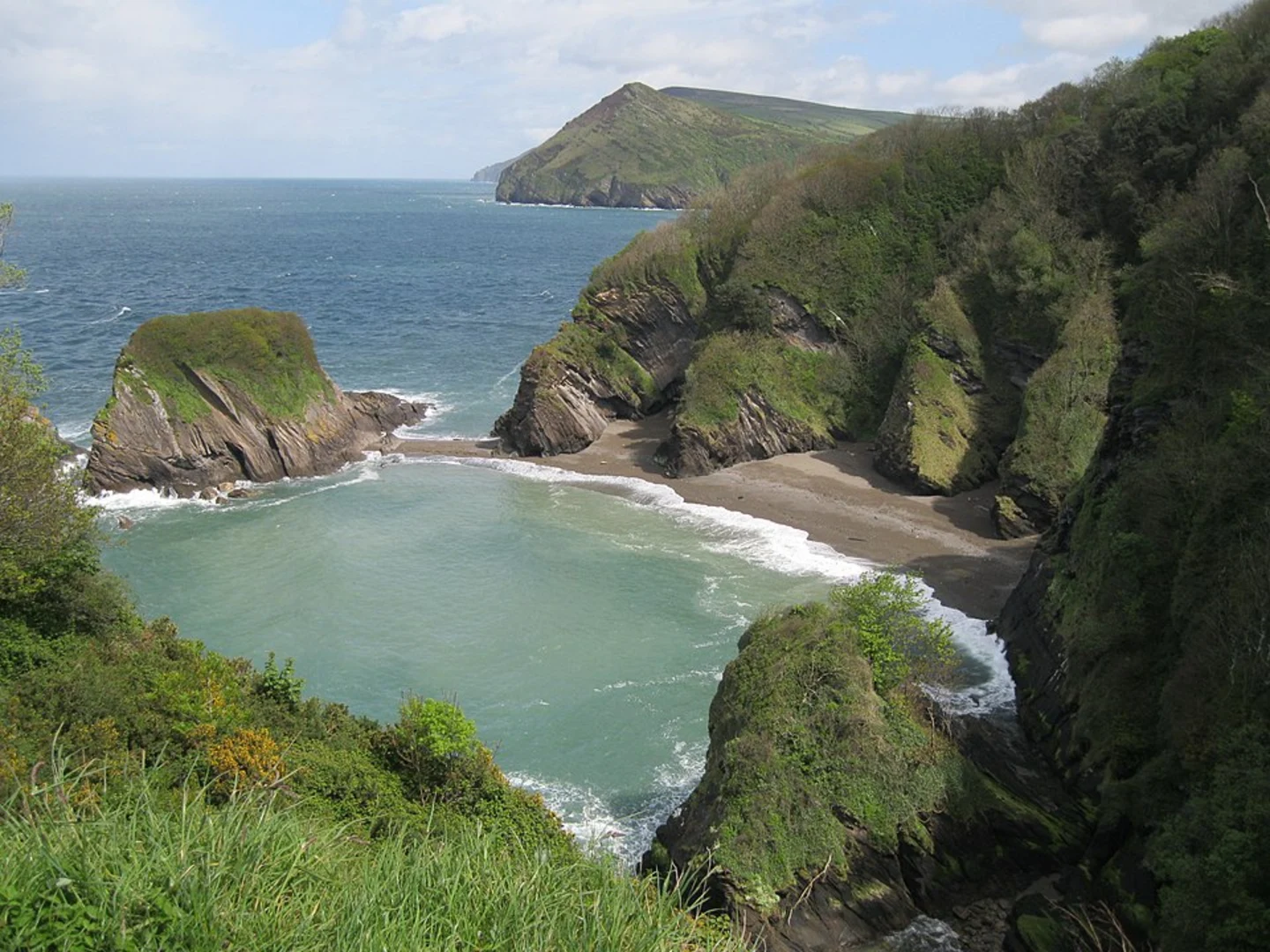 An image depicting the trail Combe Martin to Ilfracombe Walk and its surrounding area.