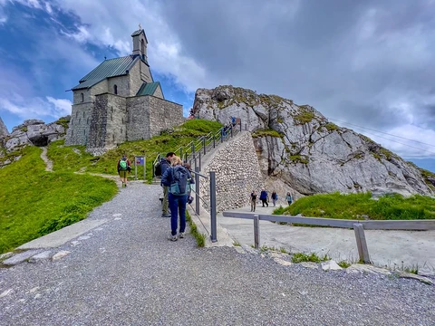 An image depicting the trail Falkenheim to Wendelstein Walk and its surrounding area.