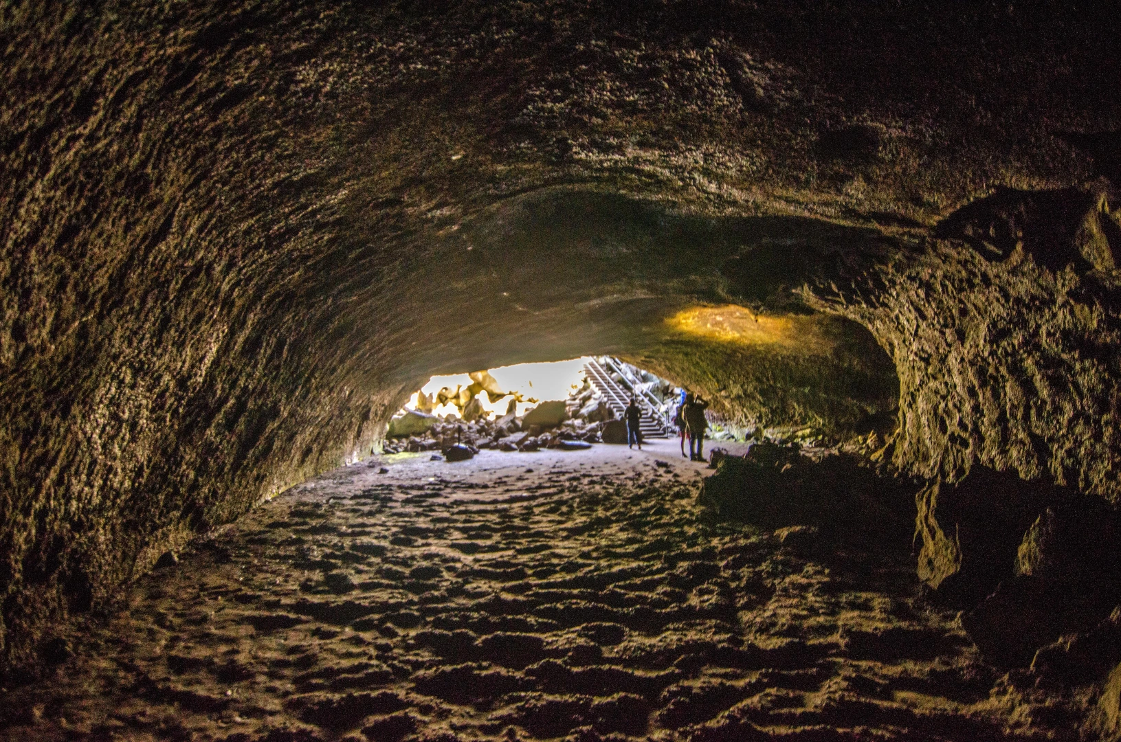 An image depicting the trail Subway Cave Loop and its surrounding area.