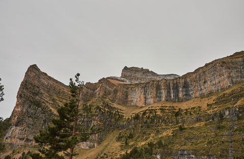 An image depicting the trail Mirador Punta Acuta from Torla - Ordesa and its surrounding area.