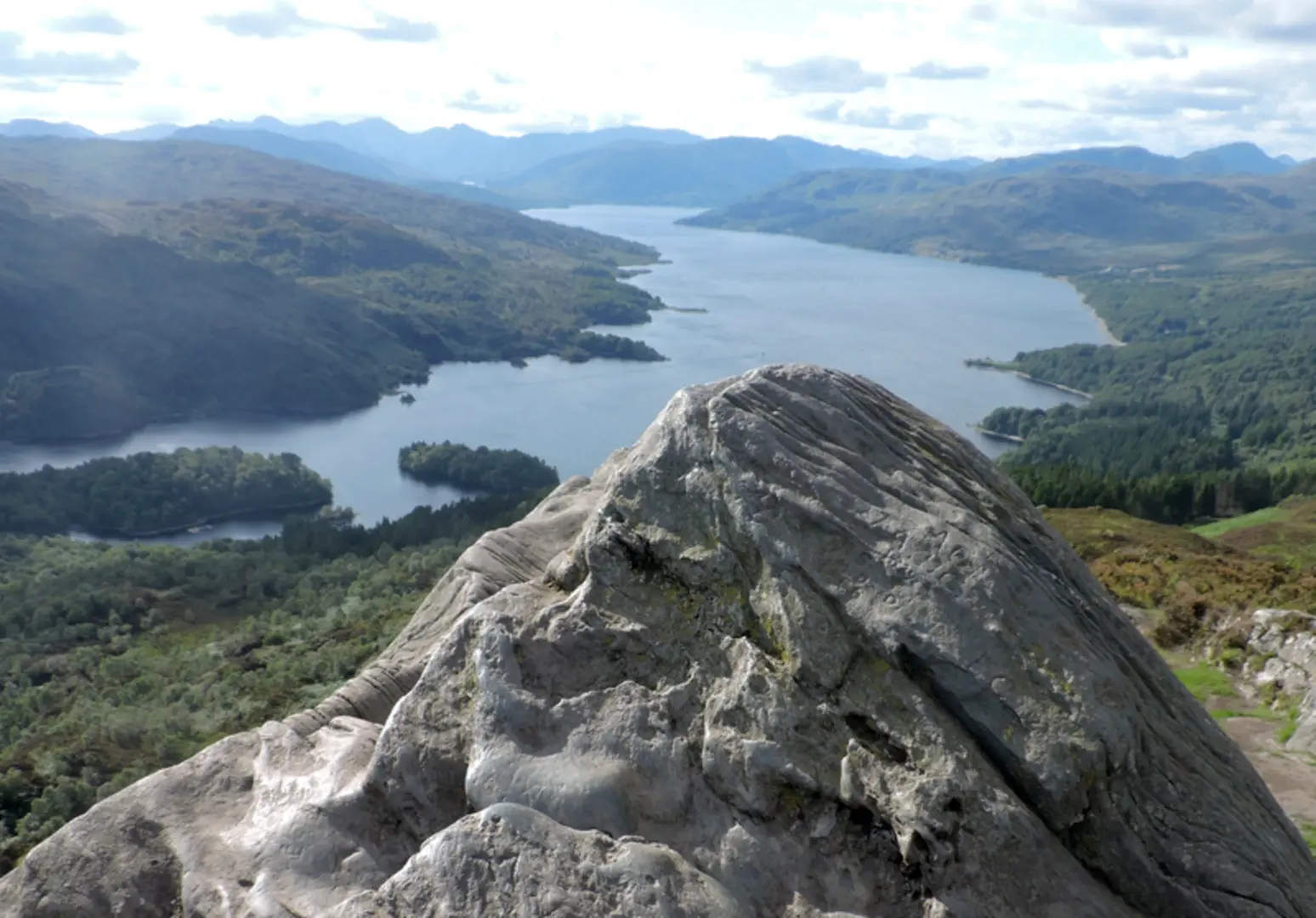 An image depicting the trail Ben A'an from Loch Achray and its surrounding area.
