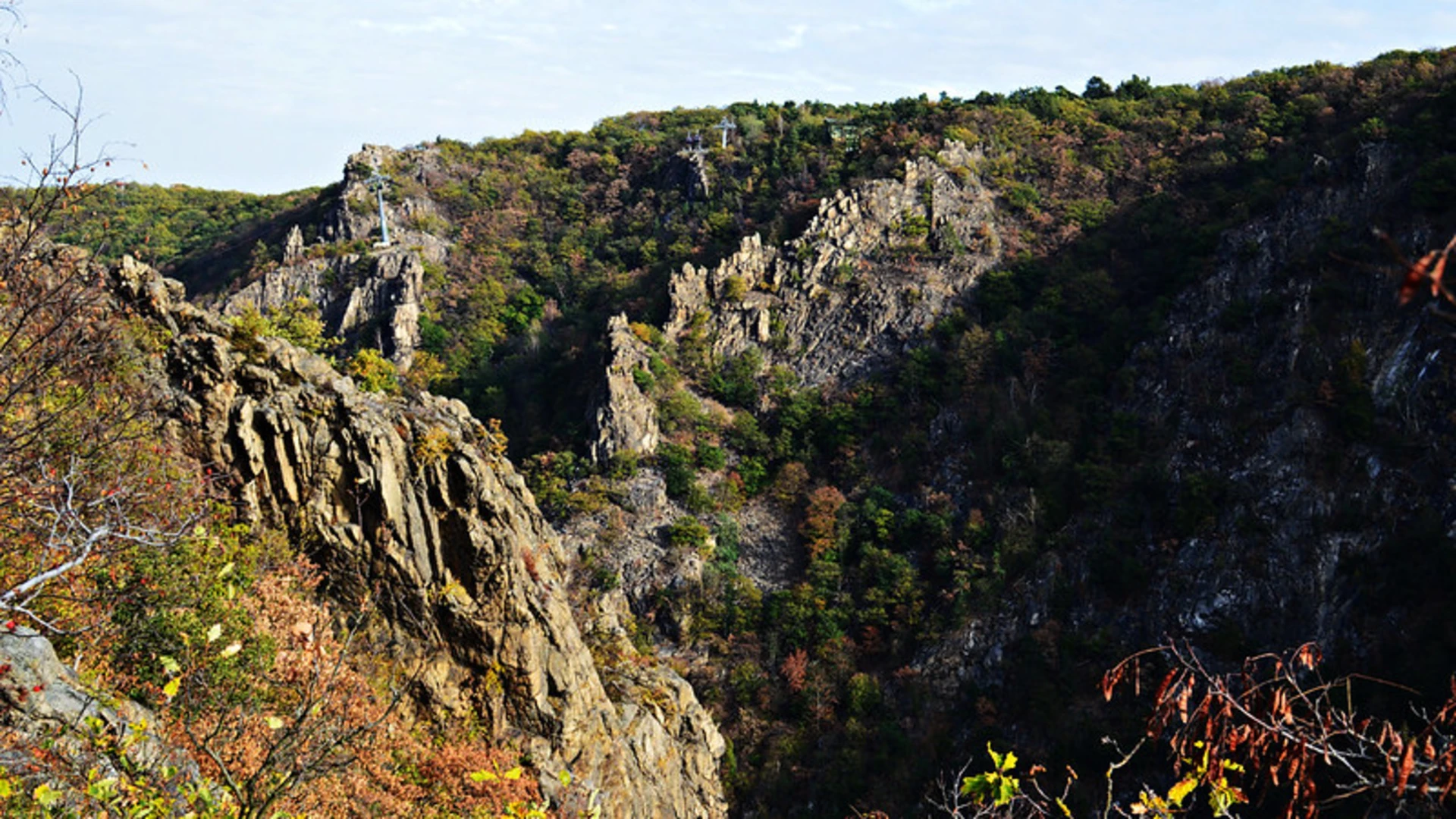 An image depicting the trail Roßtrappe, Jungfern-Brücke and Hexentanzplatz Loop and its surrounding area.