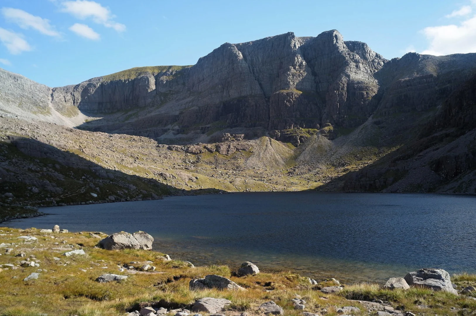 An image depicting the trail Beinn Eighe and Ruadh Stac Mòr Loop from Kinlochewe and its surrounding area.
