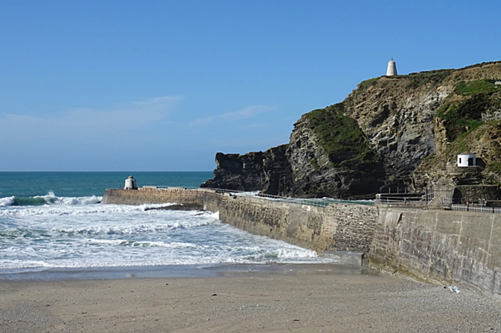 An image depicting the trail Tehidy Country Park and its surrounding area.
