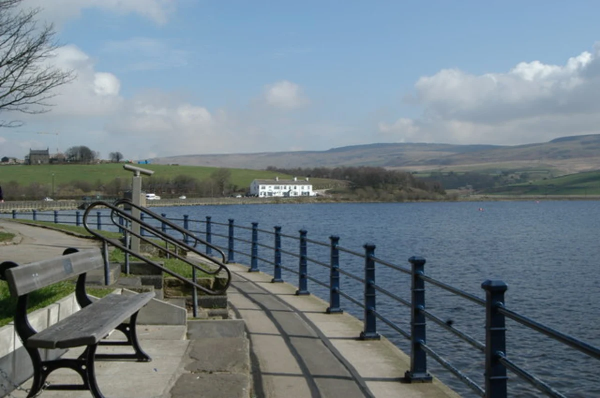 Hollingworth Lake Loop