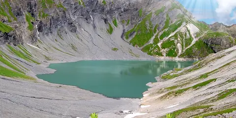 An image depicting the trail Alpenpässe-Weg and its surrounding area.