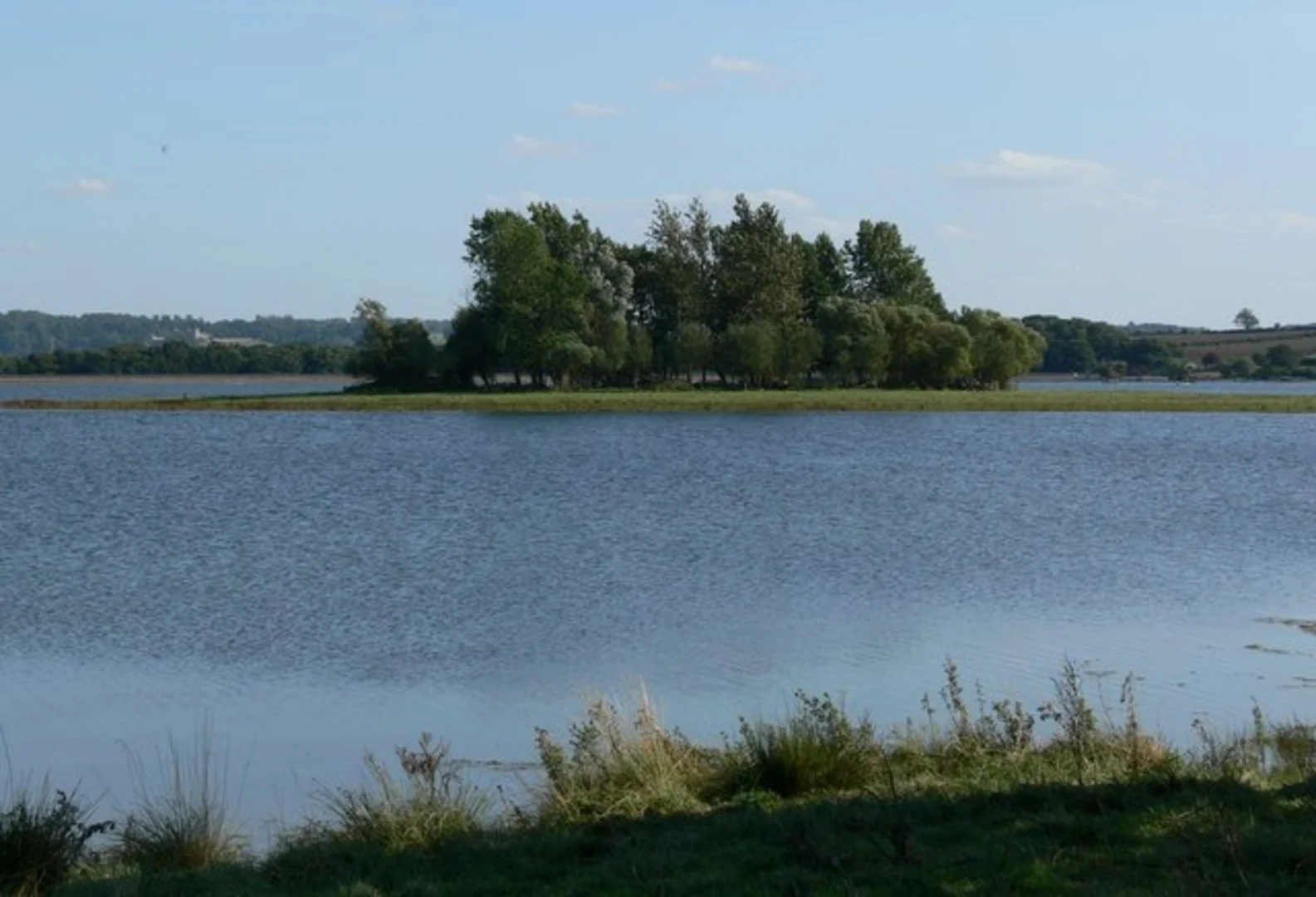 An image depicting the trail Eyebrook Reservoir Walk and its surrounding area.