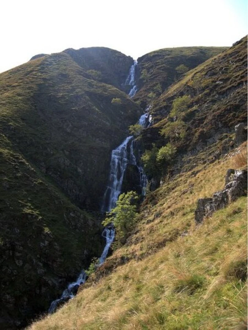 An image depicting the trail Cautley Spout Walk via Arant Haw and its surrounding area.