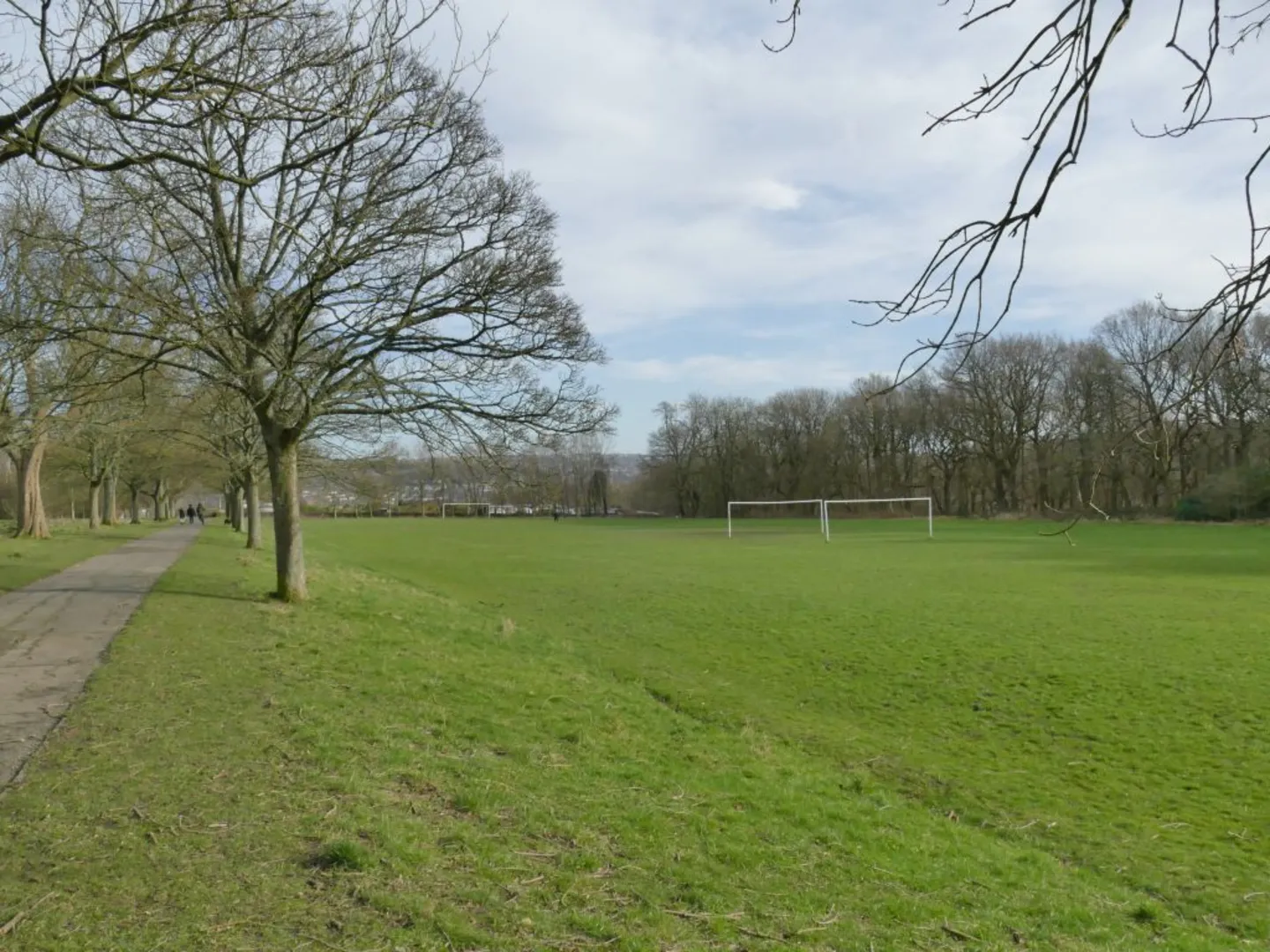 An image depicting the trail Saltaire and Baildon Loop via Northcliffe Park and its surrounding area.