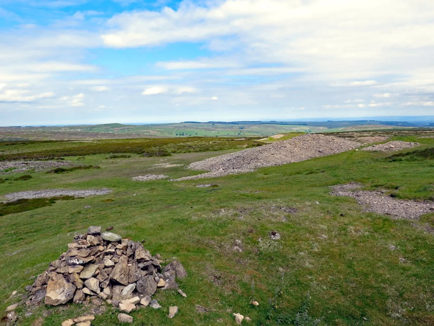 An image depicting the trail Fremington Edge Loop - Hurst and its surrounding area.