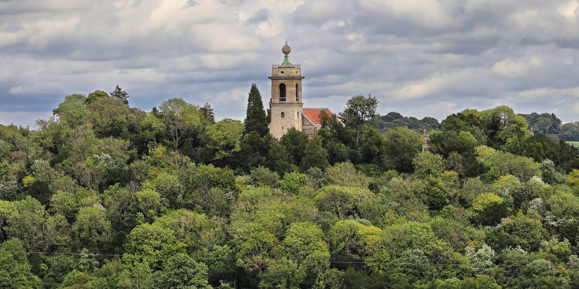 An image depicting the trail West Wycombe - Hearnton Wood and Great Cockshoots Wood and its surrounding area.
