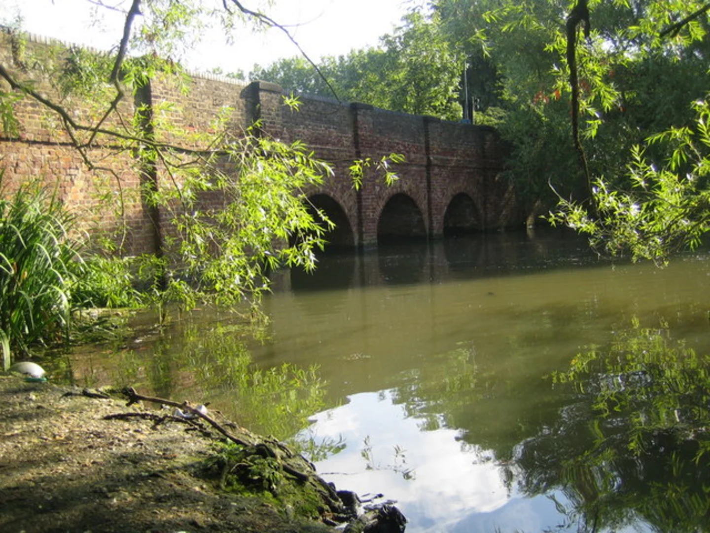 An image depicting the trail Kingsbury to Hampstead Walk and its surrounding area.