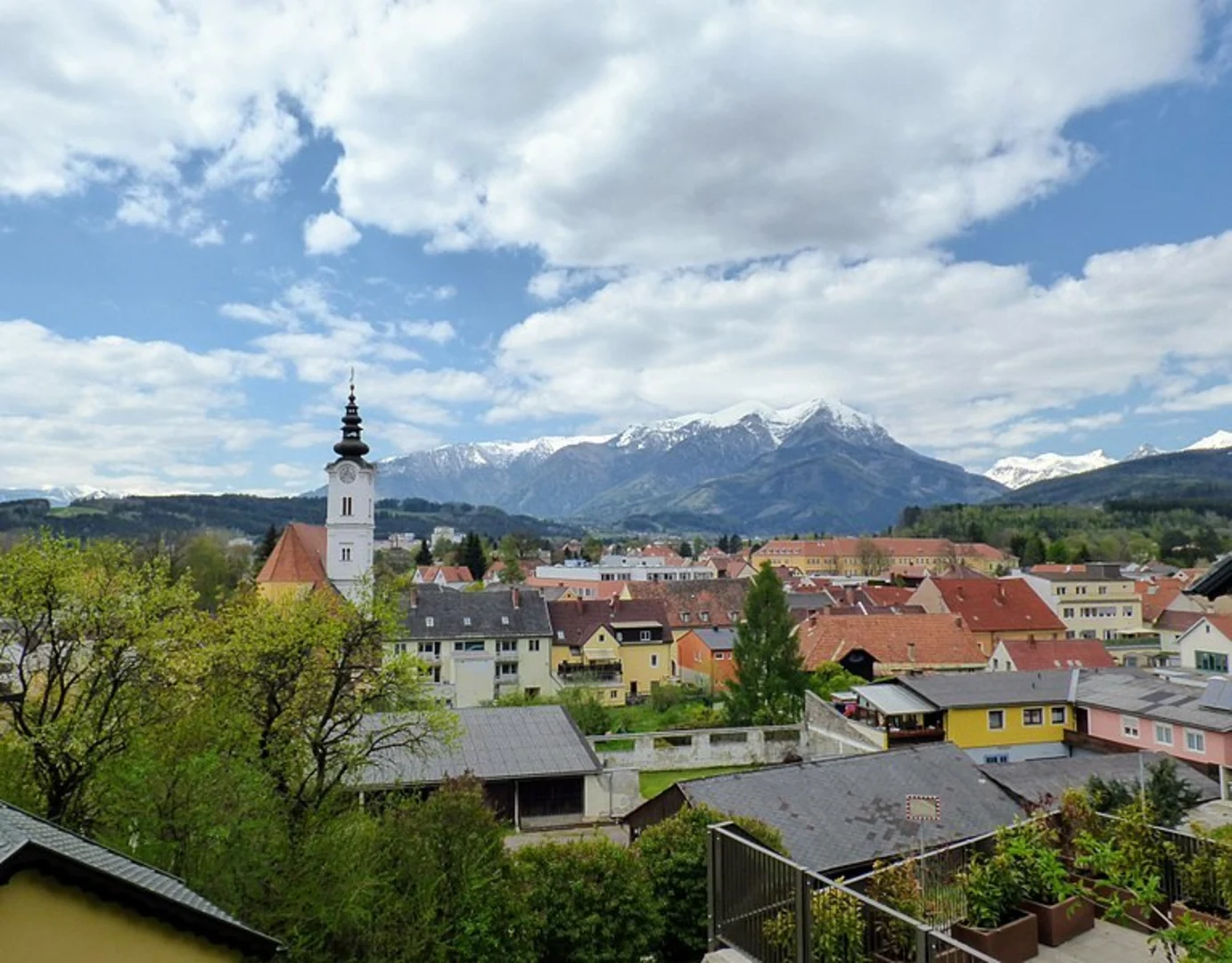 An image depicting the trail Vogellehrpfad Kehrwald and its surrounding area.