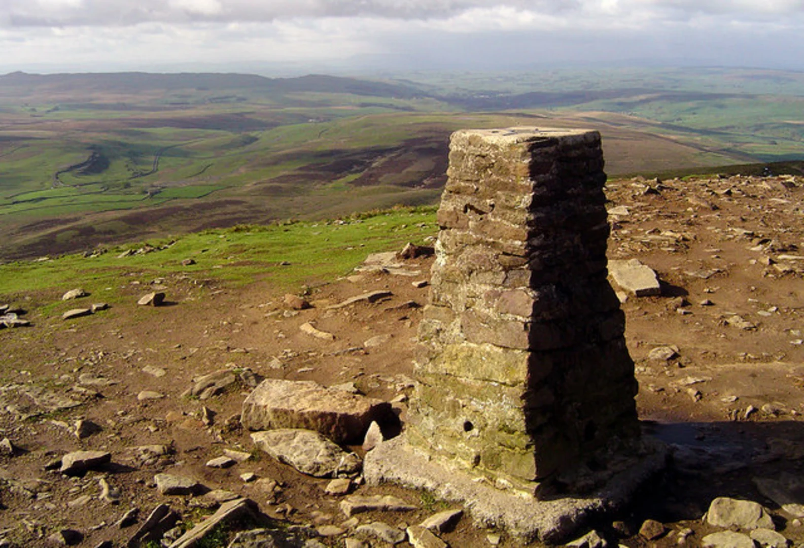 An image depicting the trail Pen-y-ghent and River Ribble Loop and its surrounding area.