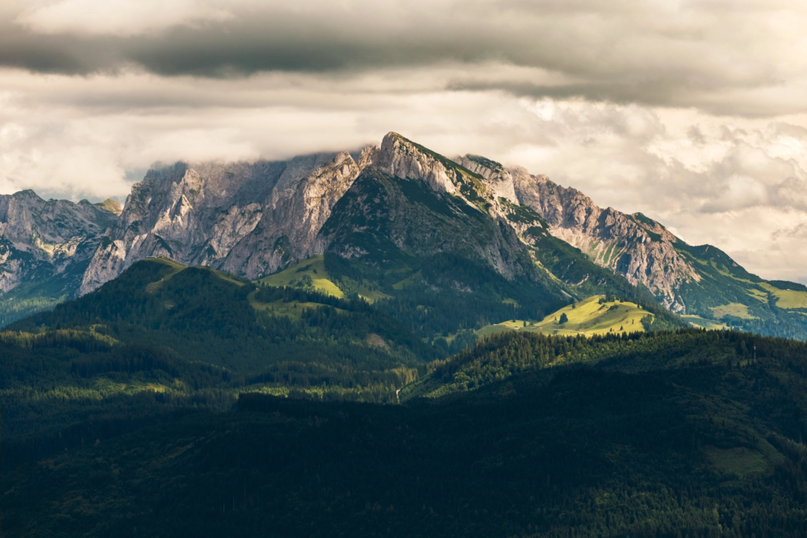 An image depicting the trail Rinnkogel Mountain Hike and its surrounding area.