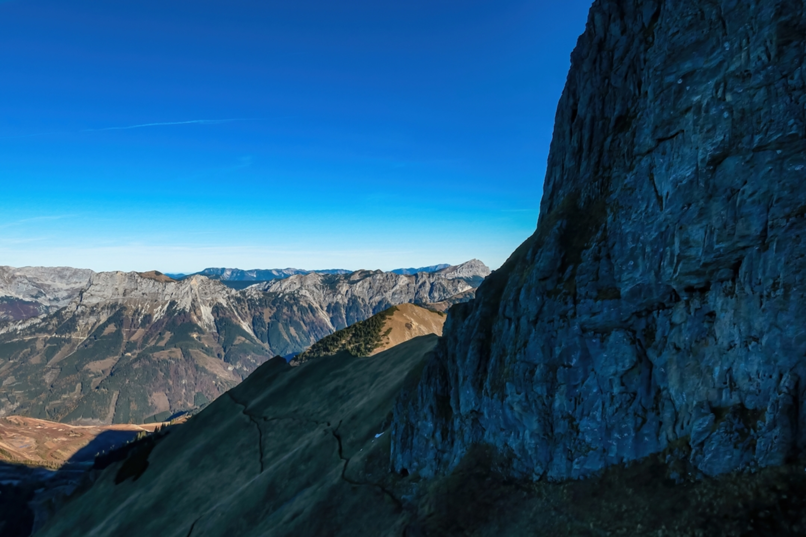 An image depicting the trail Kaiserschild and its surrounding area.