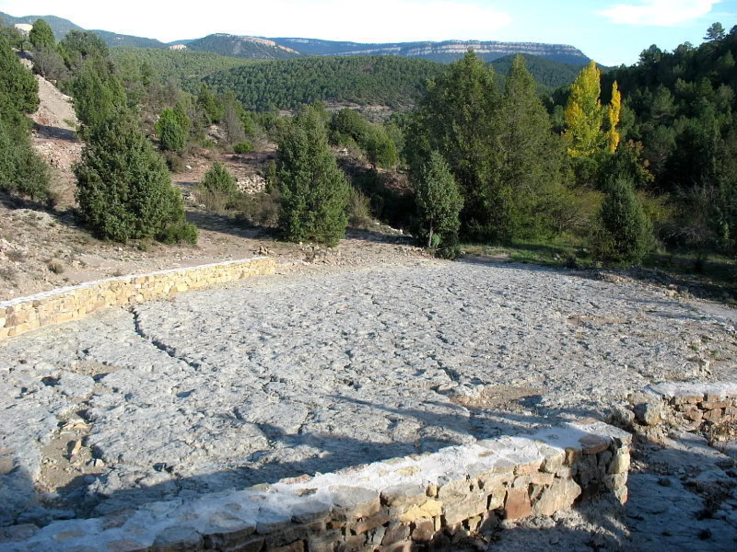 An image depicting the trail El Castellar - Alcalá de la Selva PR TE 028a and its surrounding area.