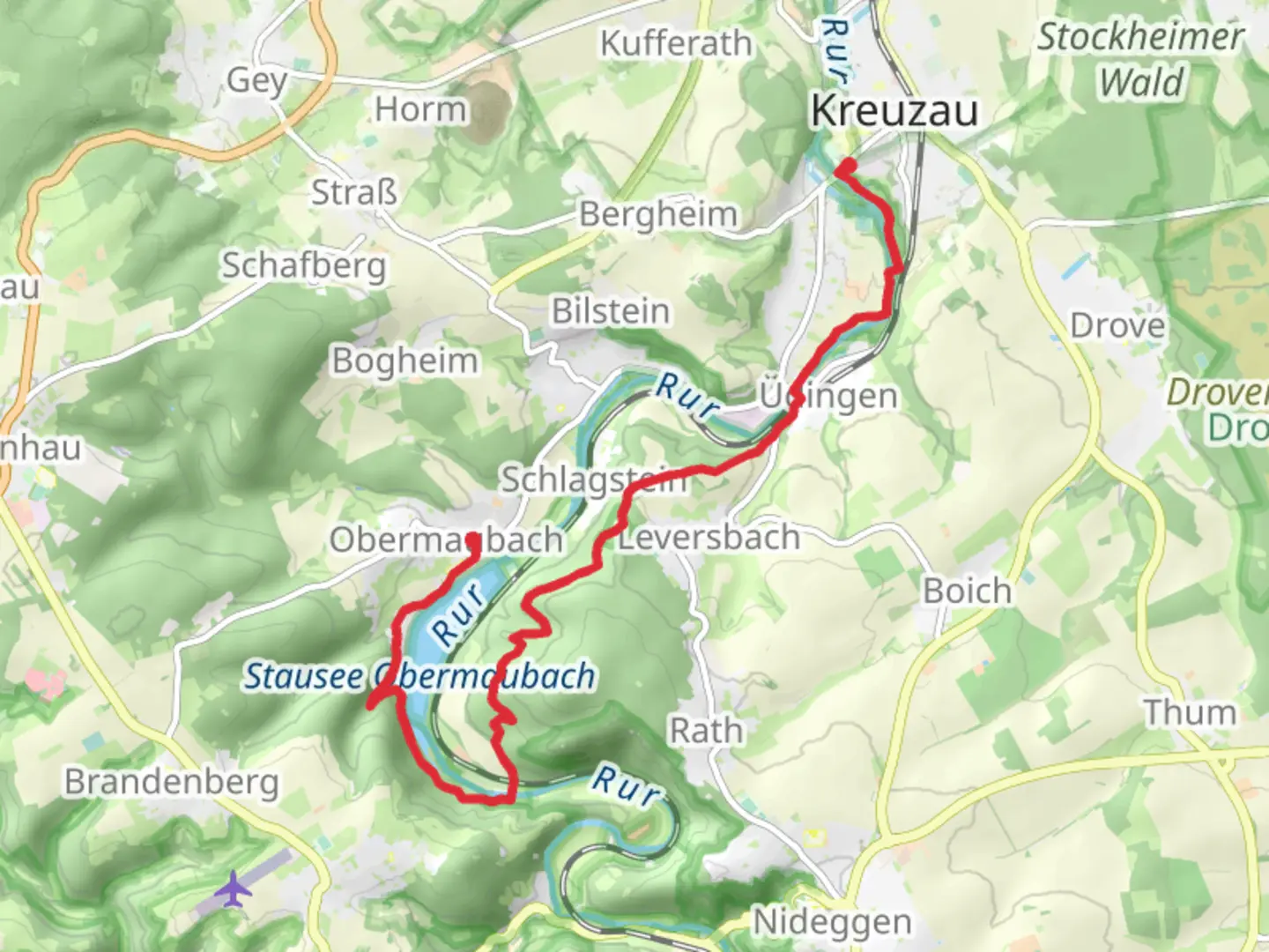 An image depicting the trail Obermaubach to Kreuzau Eifelstraße via Stausee Obermaubach and Felsenweg and its surrounding area.