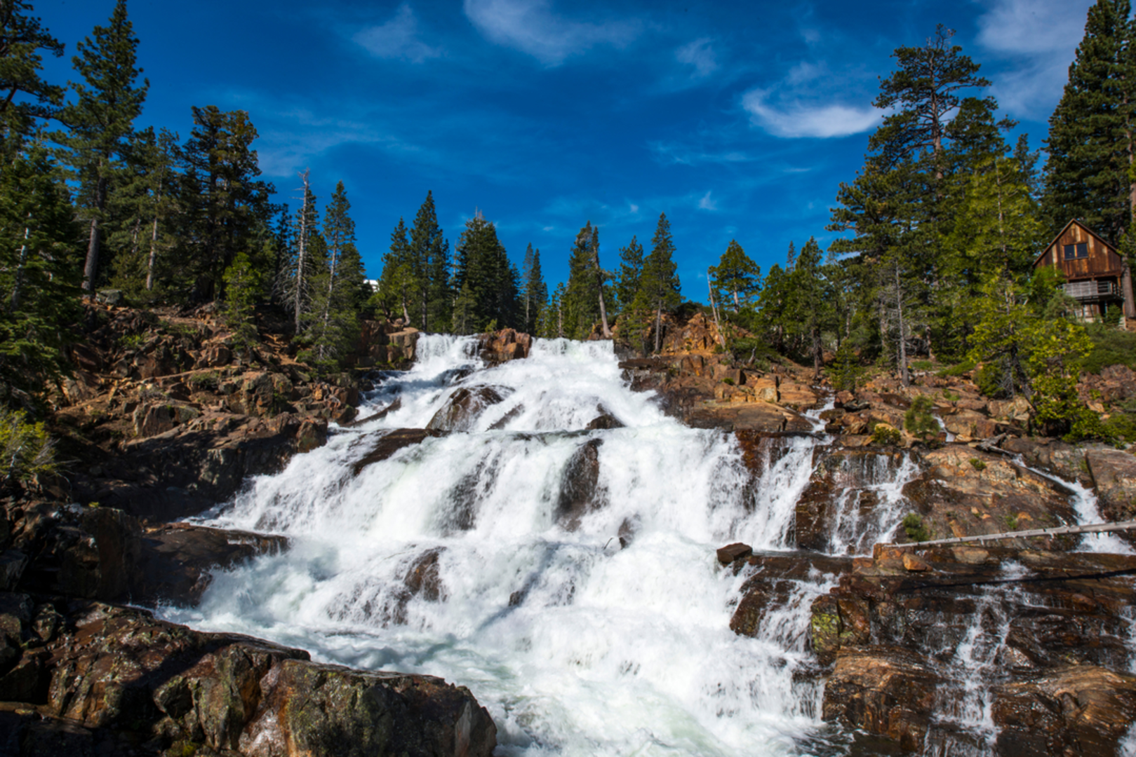 An image depicting the trail Half Moon Lake via Glen Alpine Trail and its surrounding area.