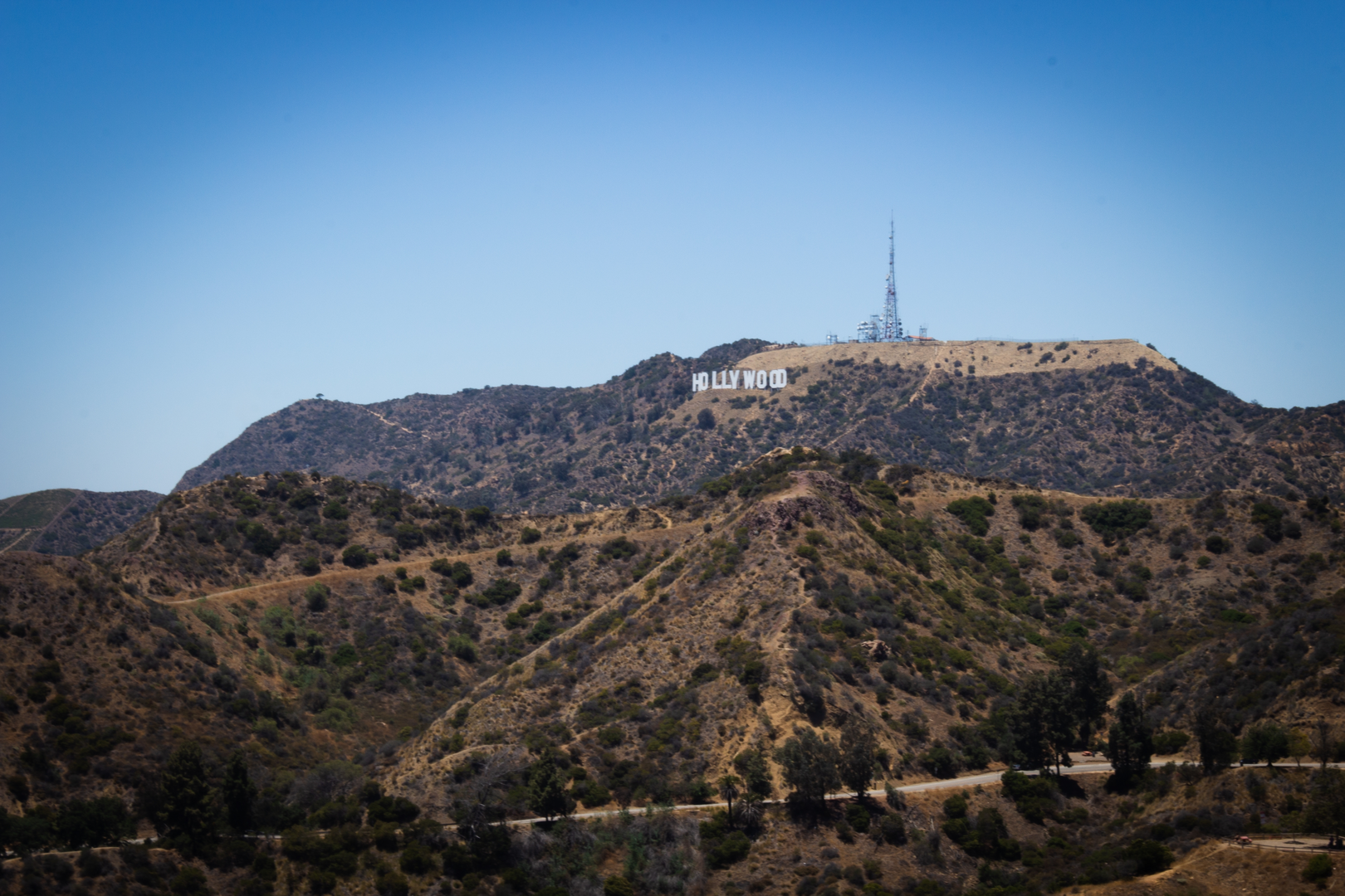 An image depicting the trail Mulholland Trail and its surrounding area.
