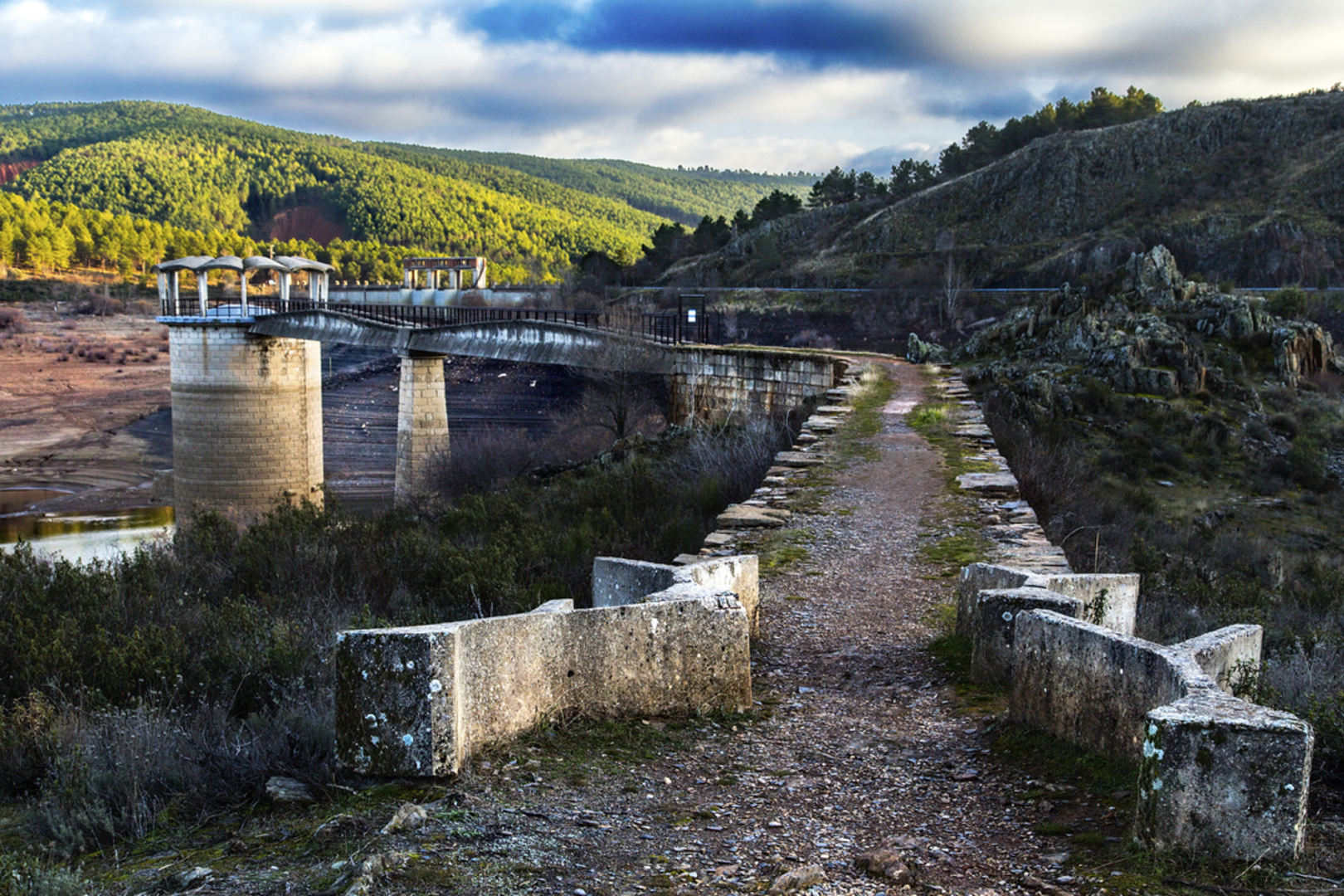 An image depicting the trail Path of the Archpriest of Hita PR GU 3 and its surrounding area.