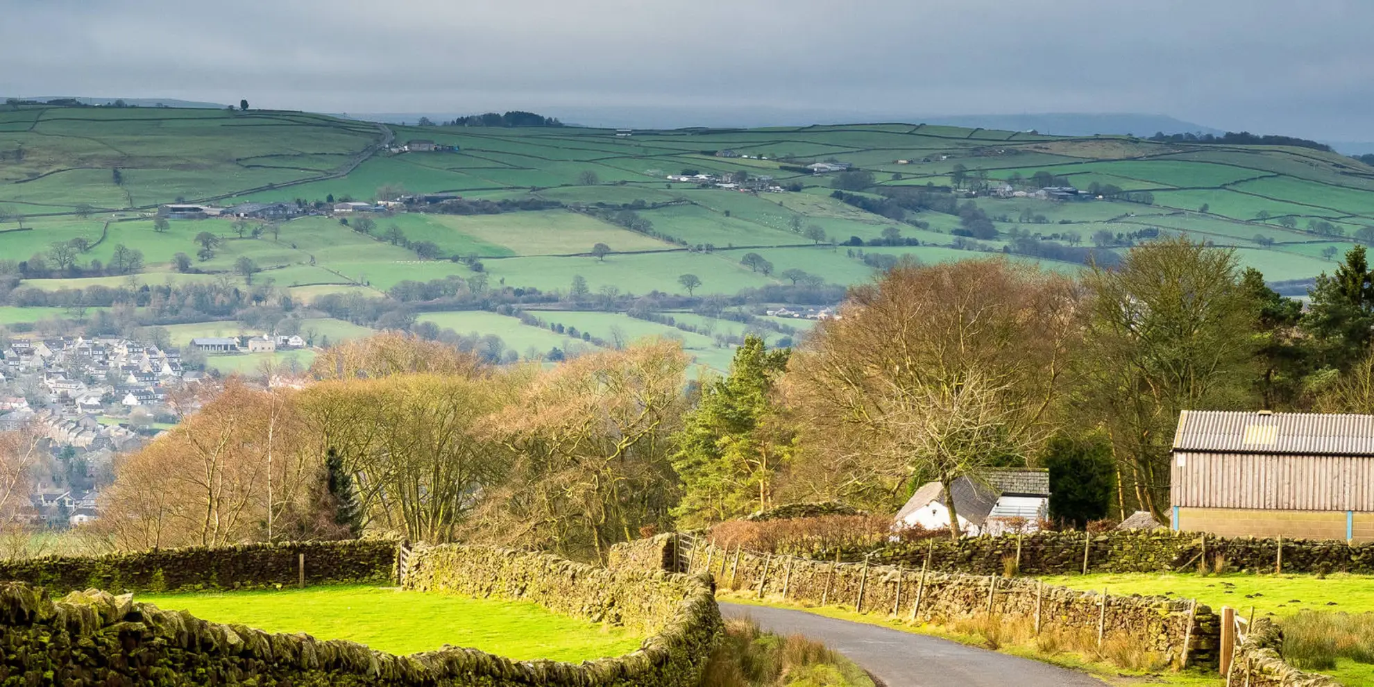 An image depicting the trail Langbar Moor - Middleton Moor - Round Hill and Beamsley Beacon and its surrounding area.
