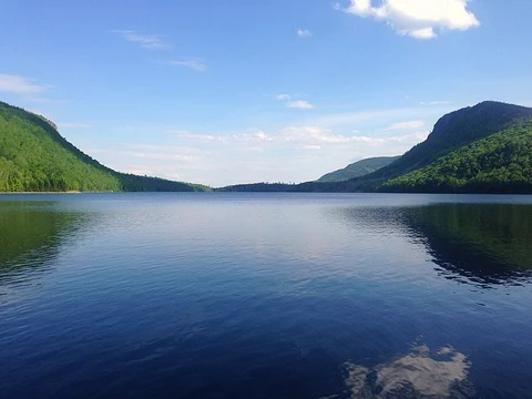 An image depicting the trail Enchanted Pond Trail and its surrounding area.