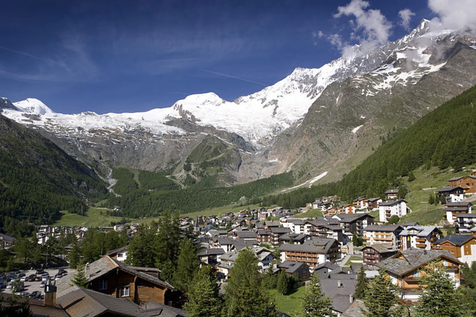 An image depicting the trail Saas-Fee to Hannig and its surrounding area.