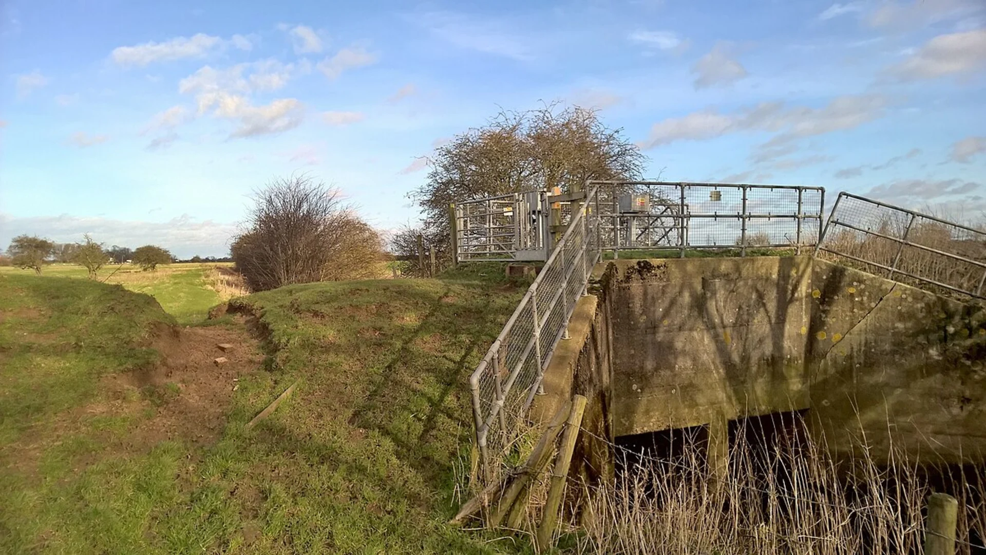 An image depicting the trail Sand and Gravel Pit Circular Walk and its surrounding area.