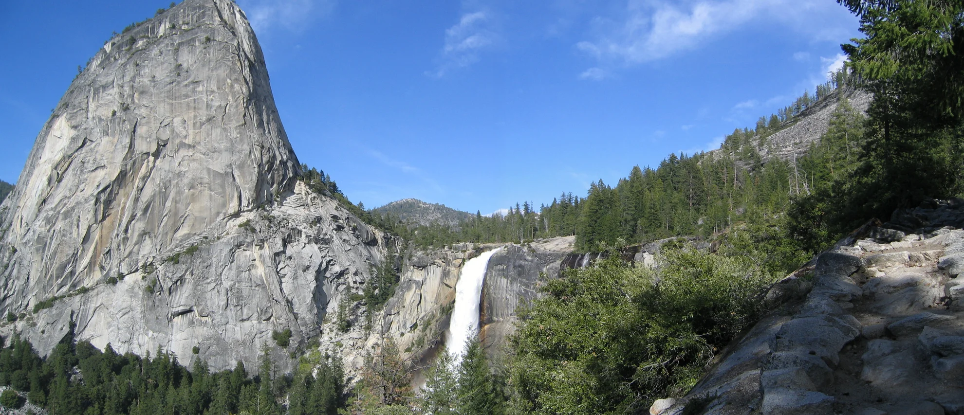 An image depicting the trail Mist Trailand John Muir Trail and its surrounding area.