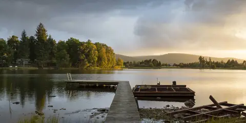 An image depicting the trail Deeside Way and its surrounding area.