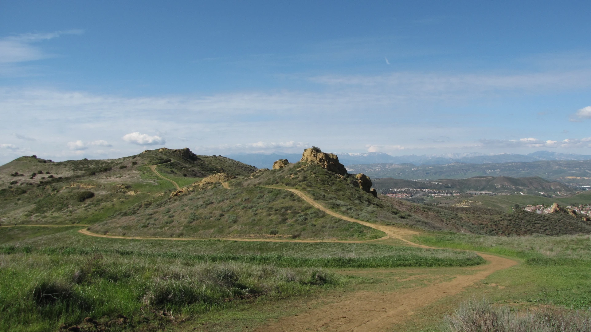 An image depicting the trail Lang Ranch Open Space Loop and its surrounding area.