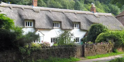 An image depicting the trail Holford - The Great Road - Beacon Hill and Smith's Combe and its surrounding area.