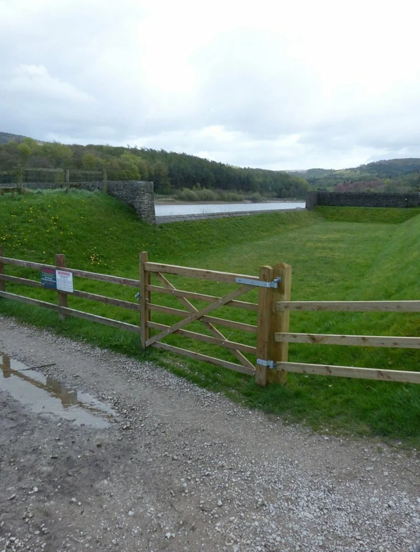 An image depicting the trail Bottoms Reservoir and Tegg's Nose via Forest Bridleway and its surrounding area.