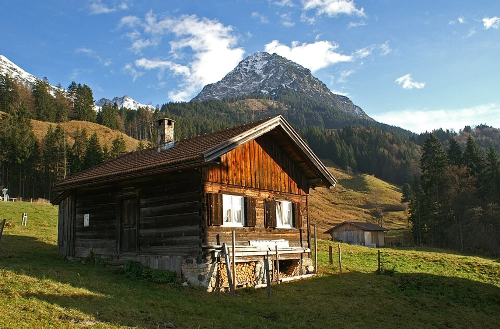 An image depicting the trail Unterer Gaisalpsee Walk and its surrounding area.