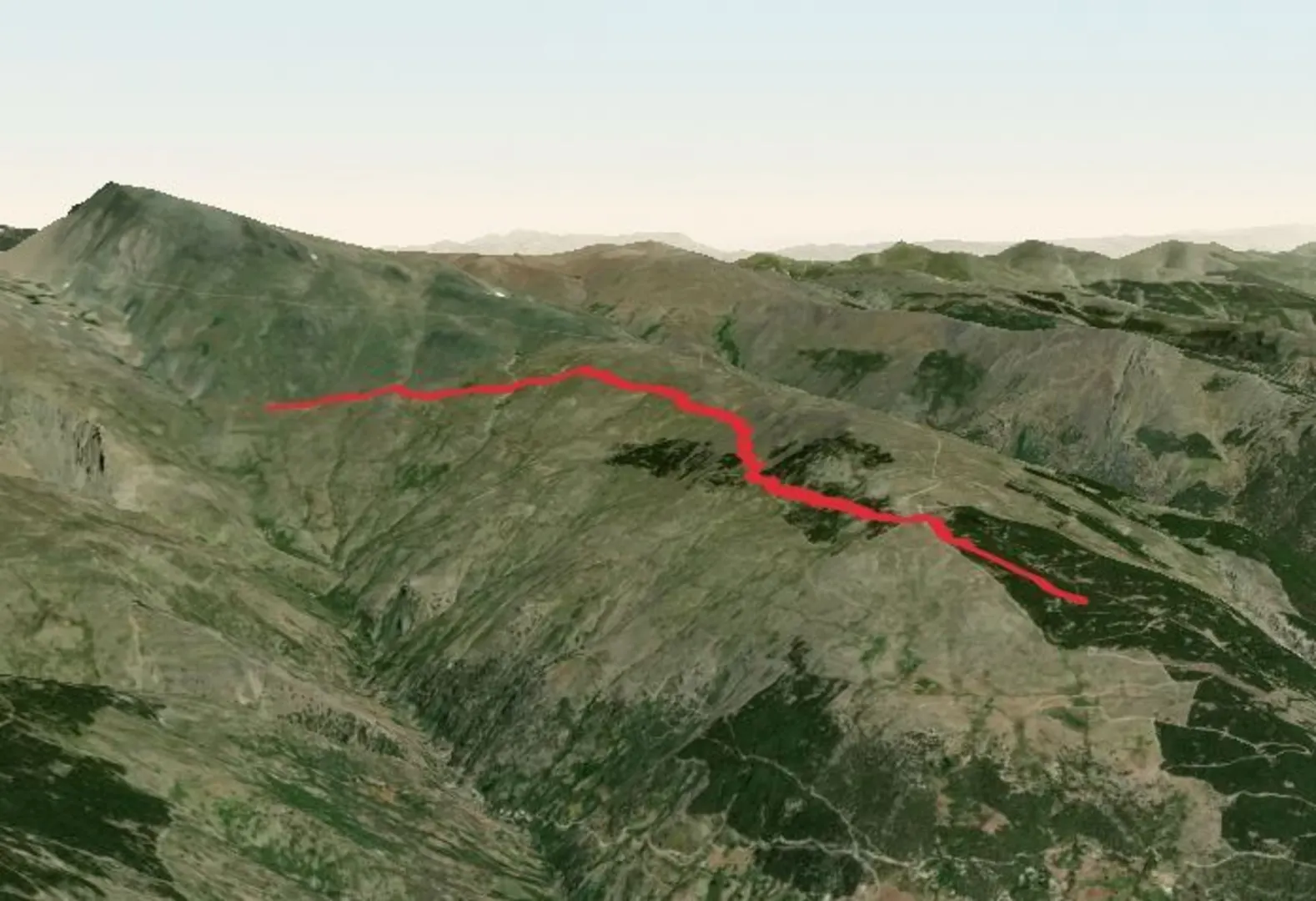 An image depicting the trail Hoya del Portillo - Refugio del Poqueira PR A 26 and its surrounding area.