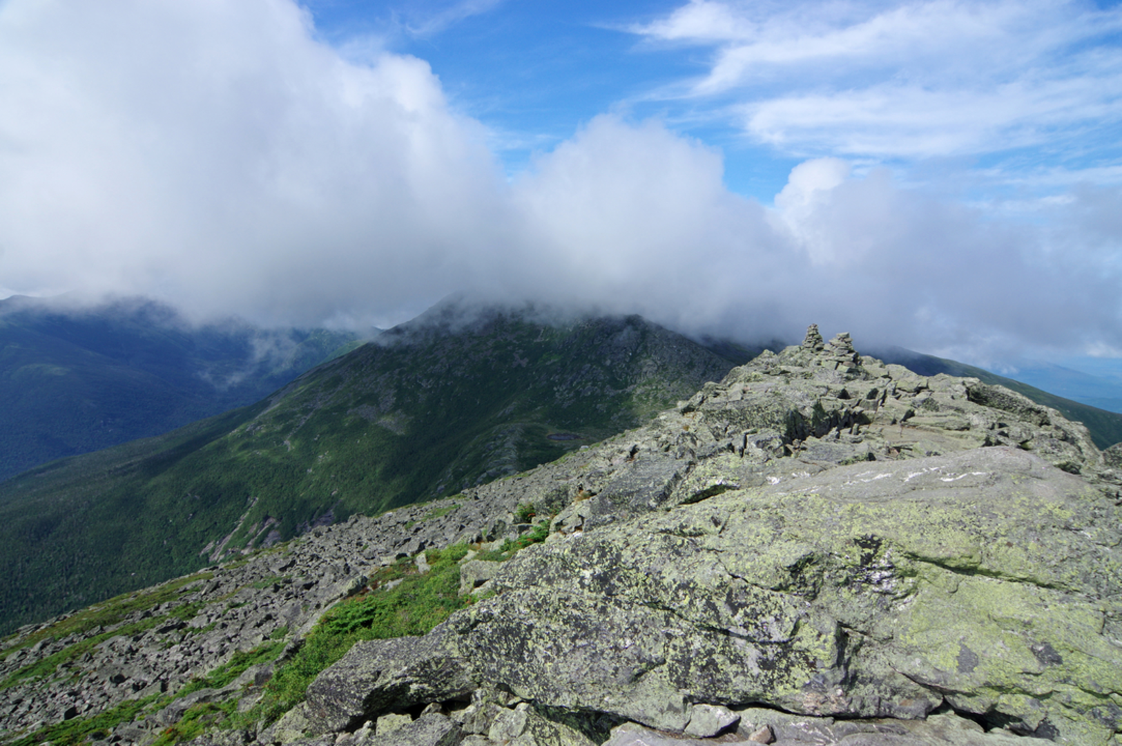 An image depicting the trail Scar Trail via Valley Way and its surrounding area.